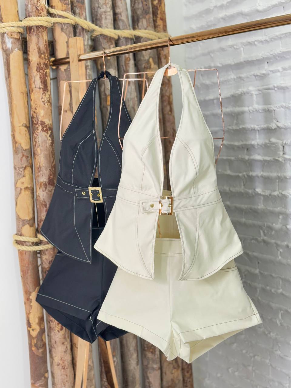 (BJD) CONJUNTO SHORT+ BLUSA FRENTE UNICA DET.FIVELA