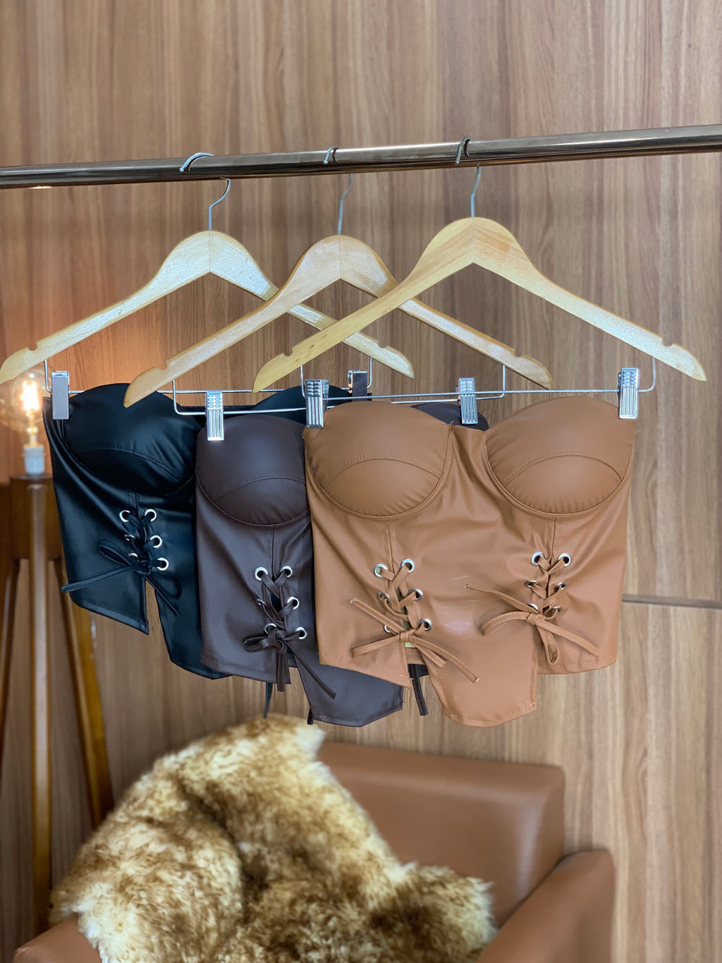 (KRA) CORSET NAPA DET. FRONTAL ILHOES