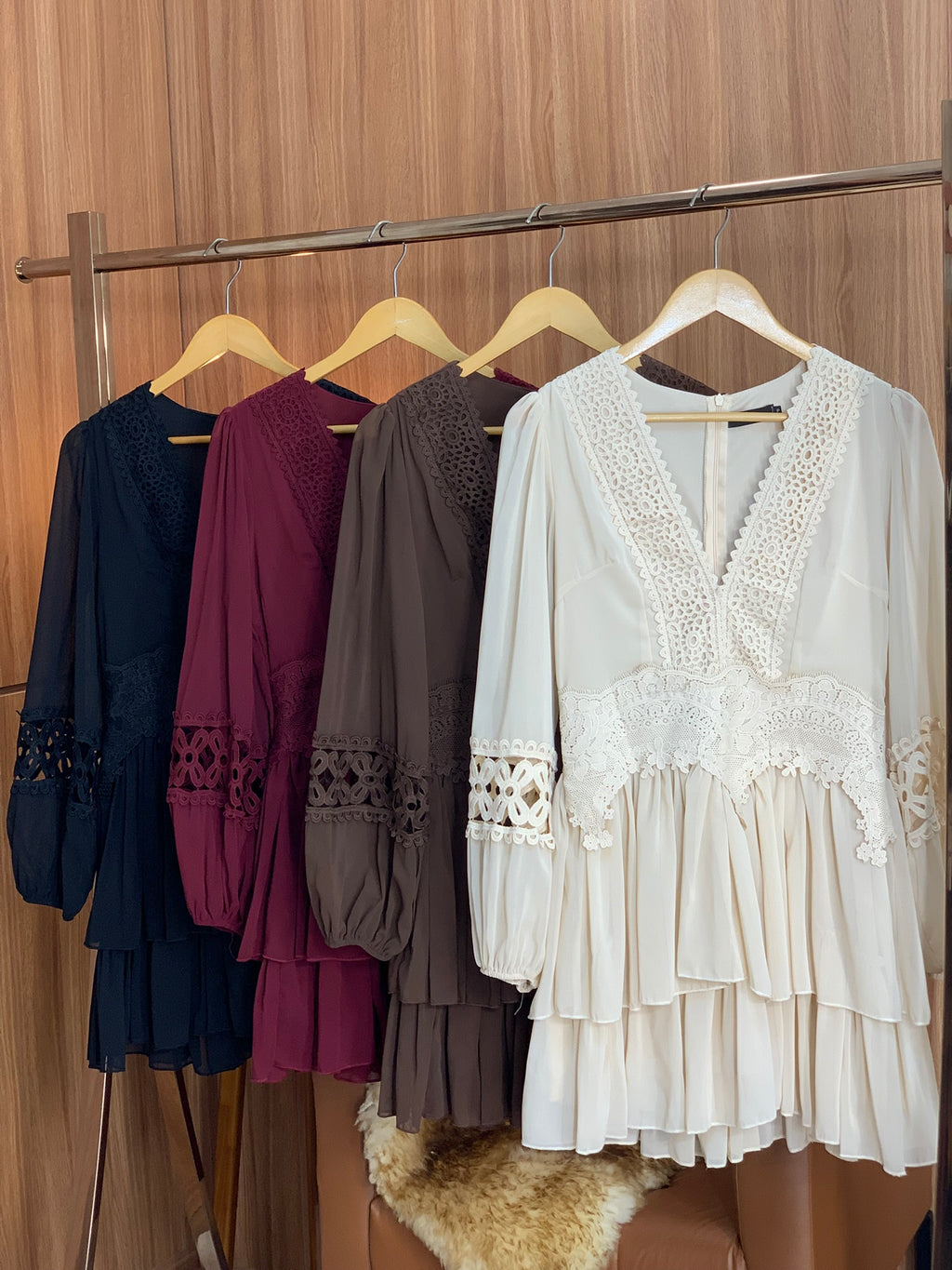 (BLN) VESTIDO CURTO MANGA LONGA DET EM RENDA GUIPIR