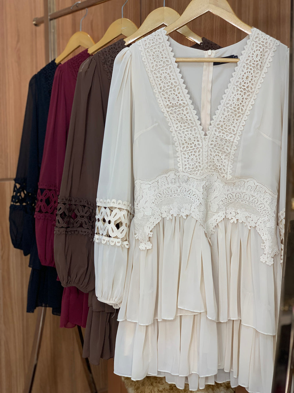 (BLN) VESTIDO CURTO MANGA LONGA DET EM RENDA GUIPIR