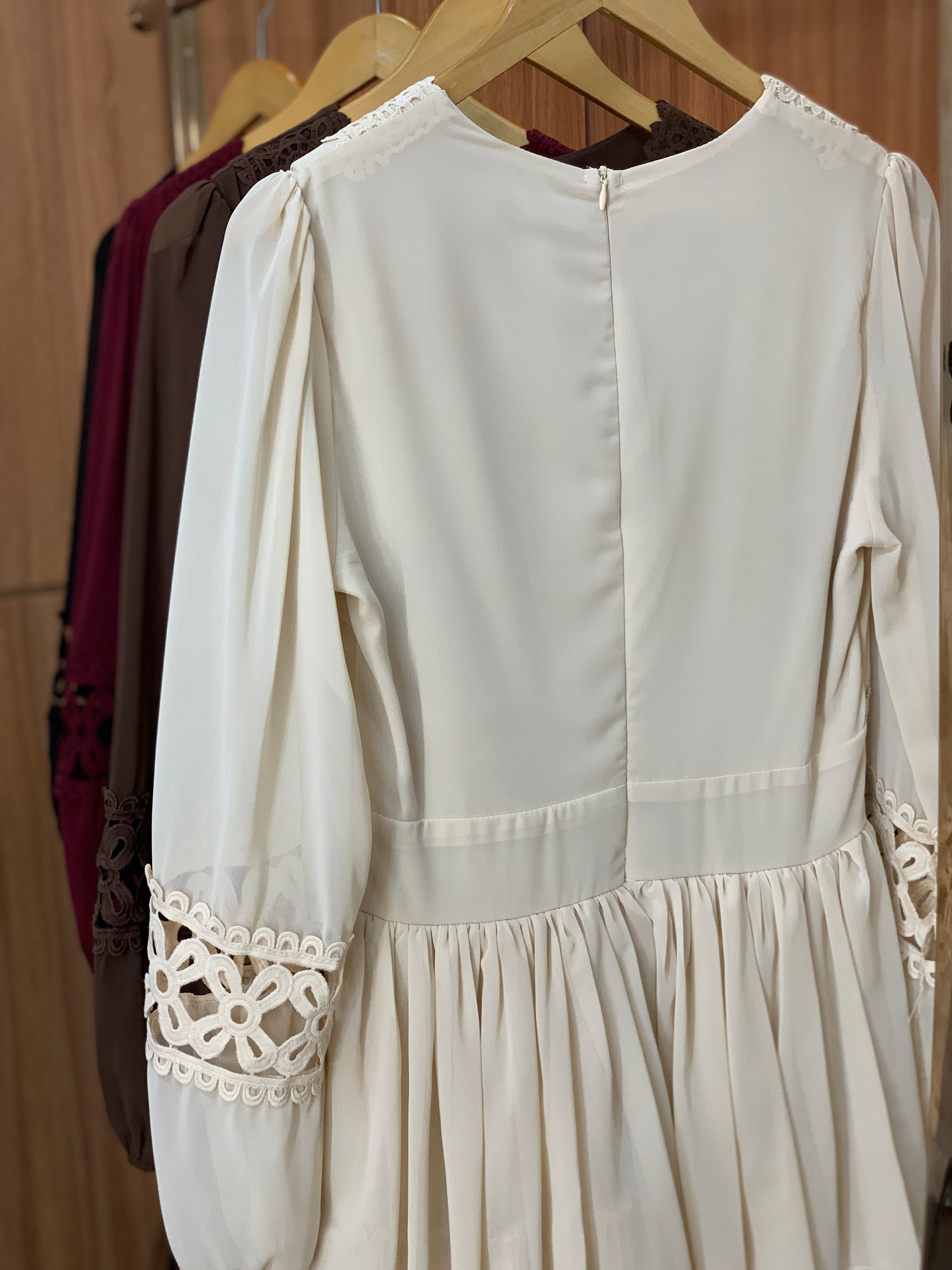 (BLN) VESTIDO CURTO MANGA LONGA DET EM RENDA GUIPIR