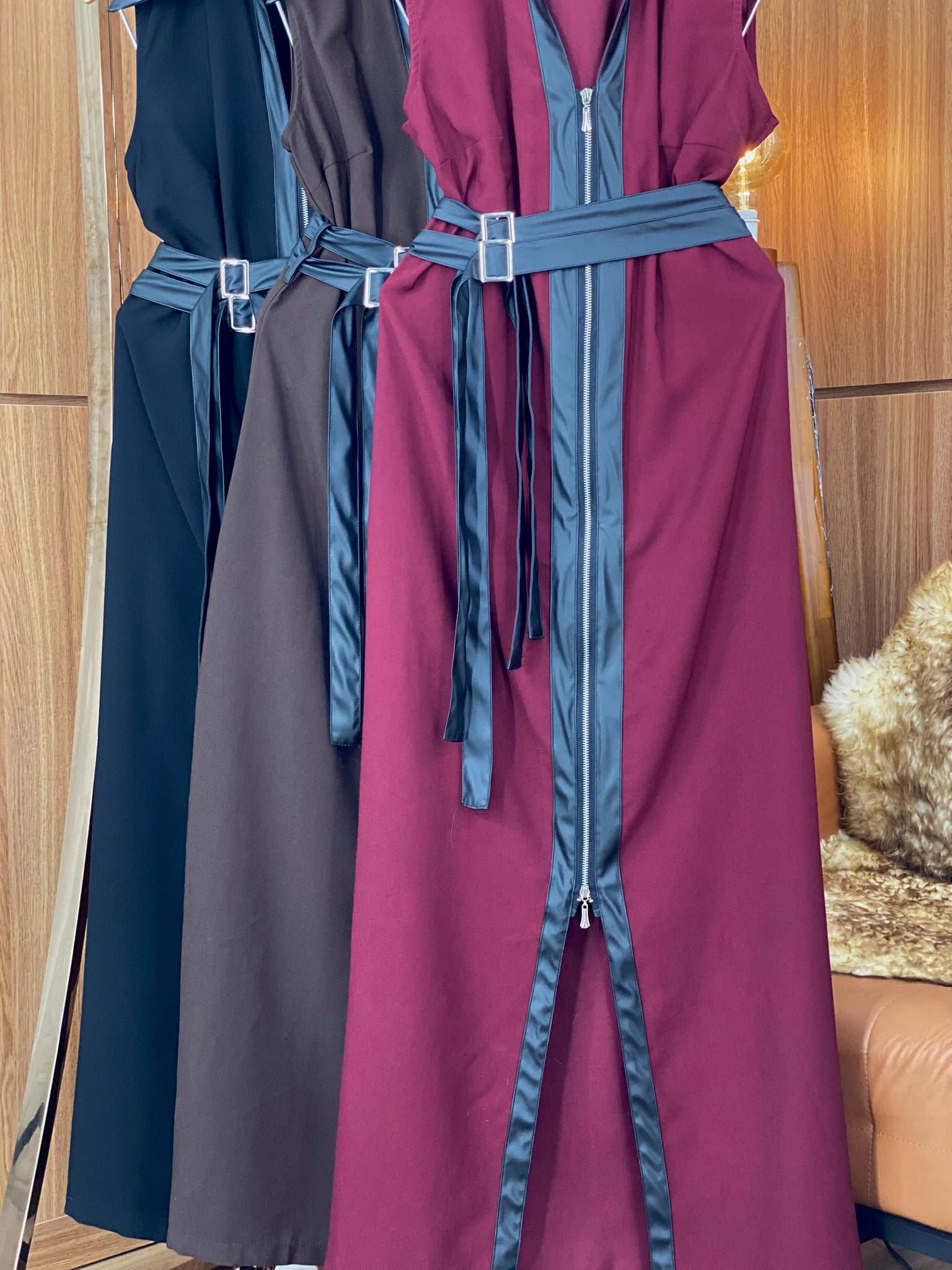 (DRJ) VESTIDO LONGO DET EM NAPA ZIPER FRONTAL