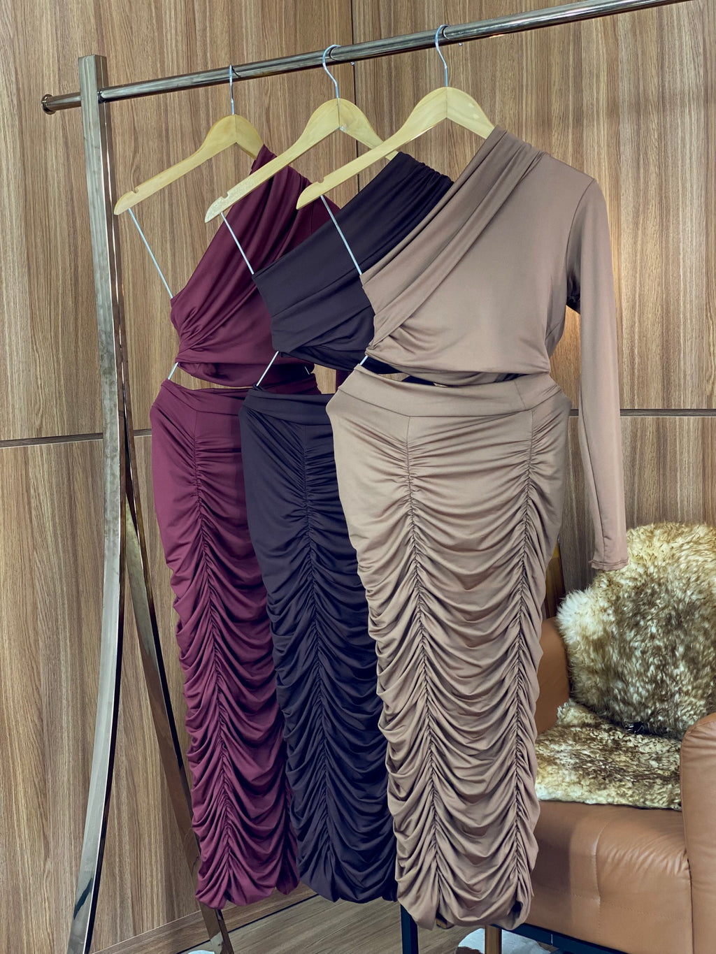 (ALT) CONJUNTO SAIA MIDI+CROPPED LADO UNICO