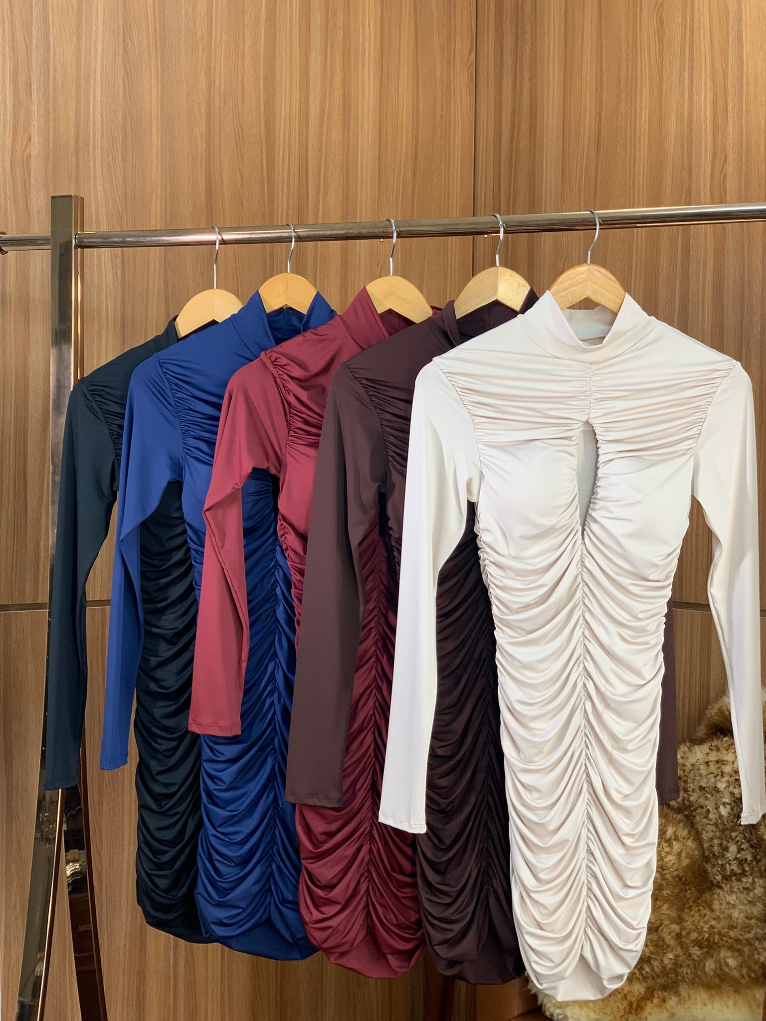 (CBQ) VESTIDO MALHA VAZADO FRANZIDO