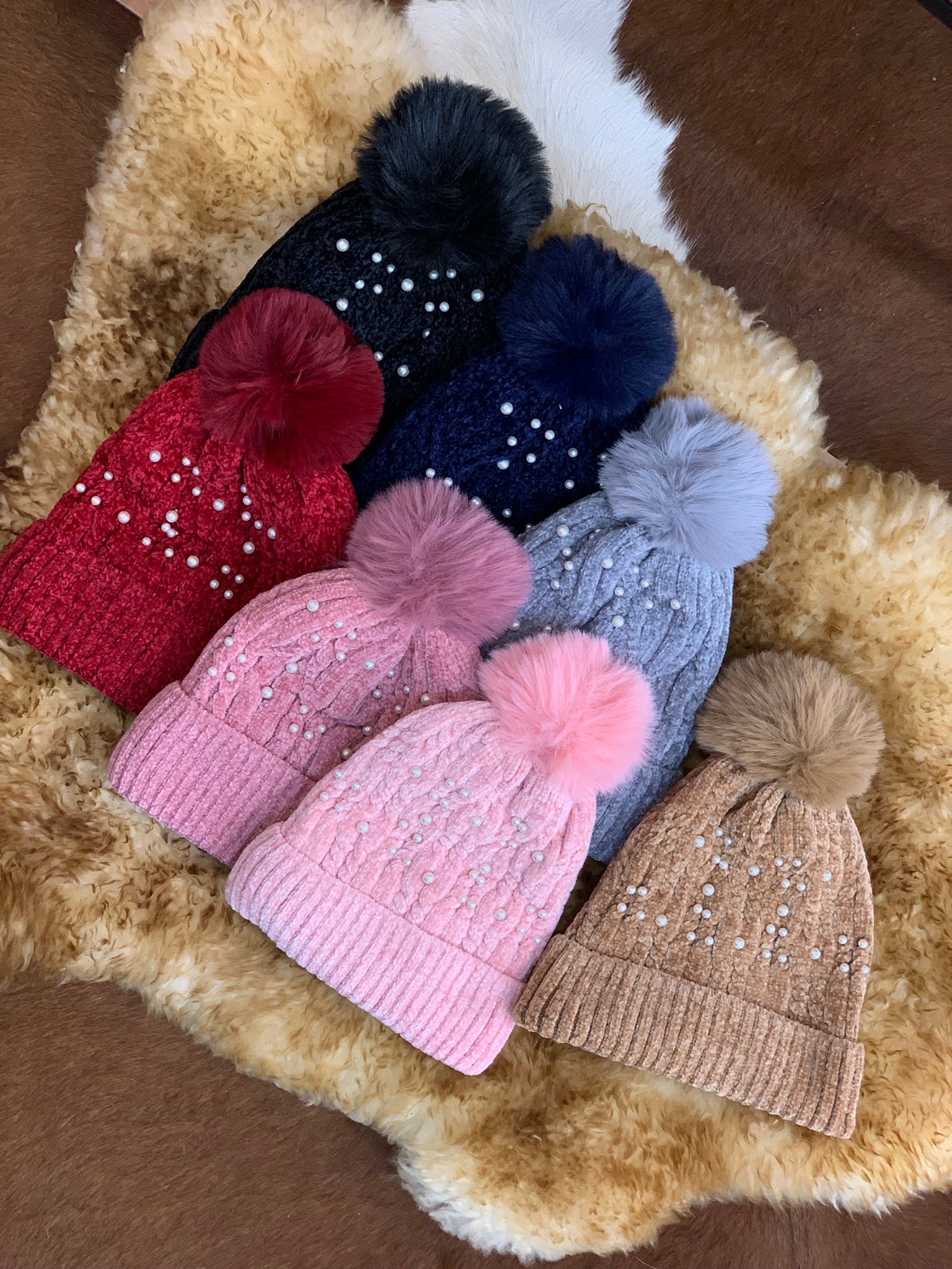 (SHY) TOUCA POMPOM