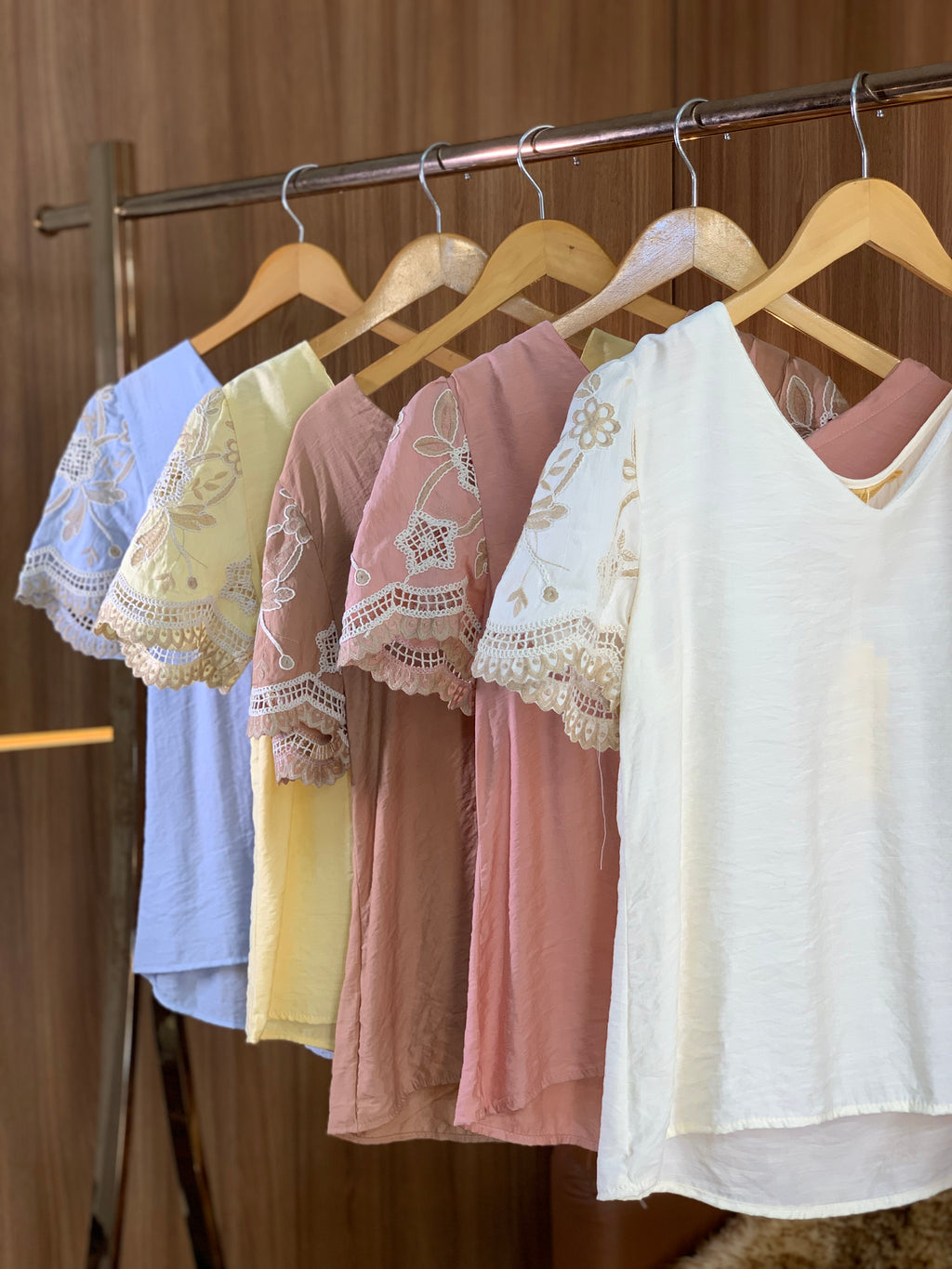 (MS) BLUSA BORDADO NA MANGA