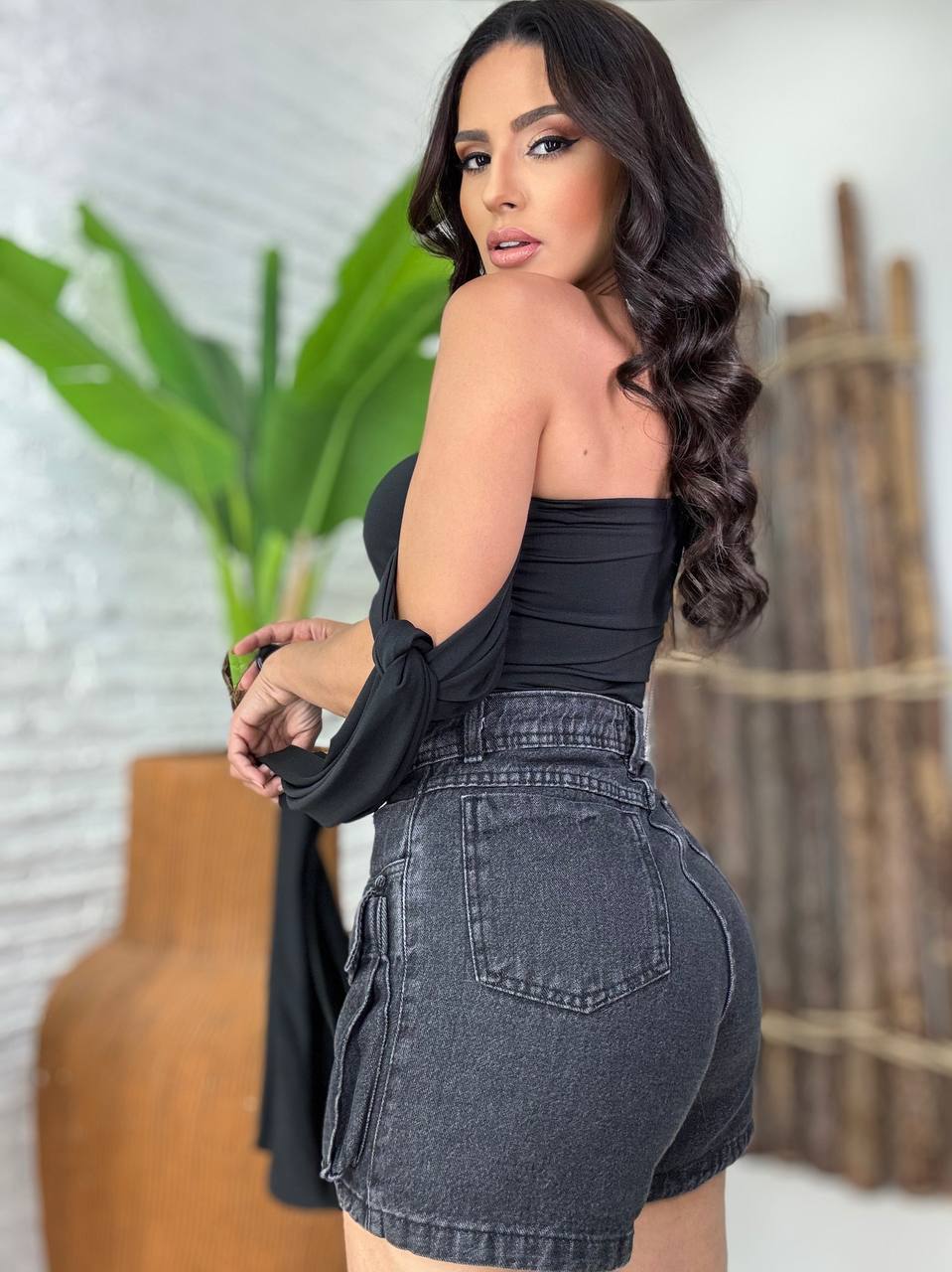 (STJ) SHORT JEANS COM BOLSO FRONTAL