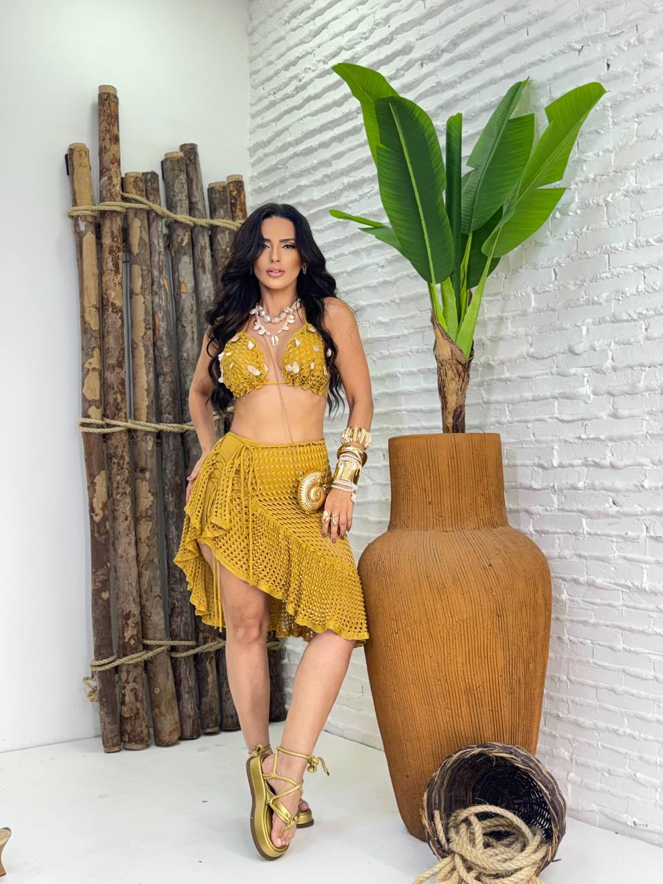 (B.D) CONJUNTO SAIA + HOT PANT + TOP APLICAÇÃO