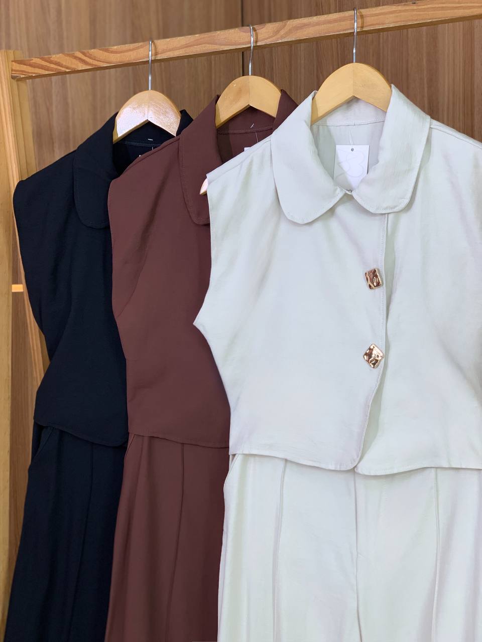 (M.A) CONJUNTO CALÇA + CROPPED DET BOTÕES QUADRADOS