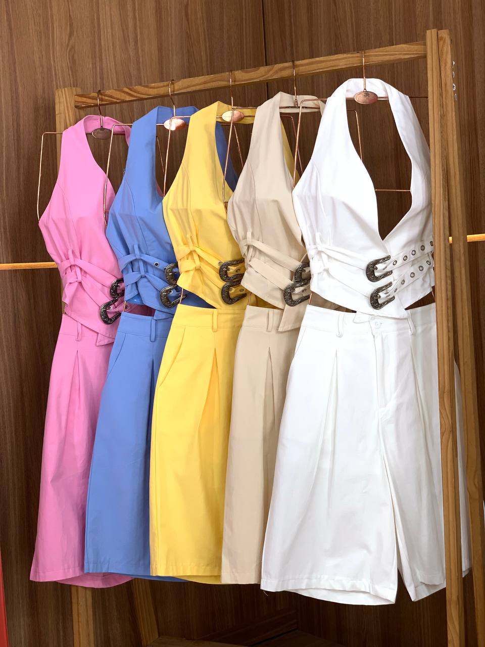 (ONS) CONJUNTO BERMUDA + CROPPED FRENTE UNICA DET. 2 CINTOS