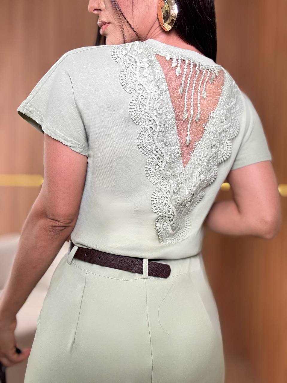 (MS) BLUSA BORDADO NAS COSTAS